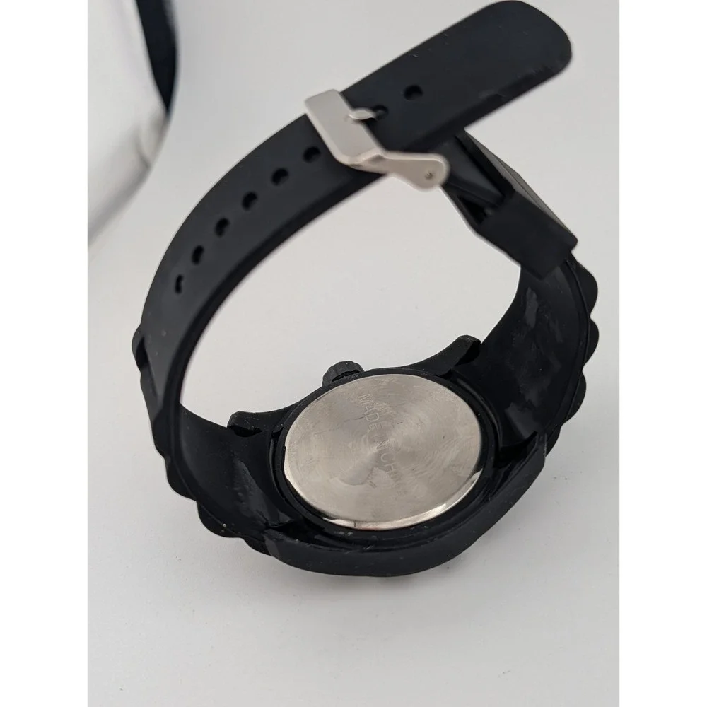 Men's Quartz Watch 49mm Case Black Silicone Band- New Battery